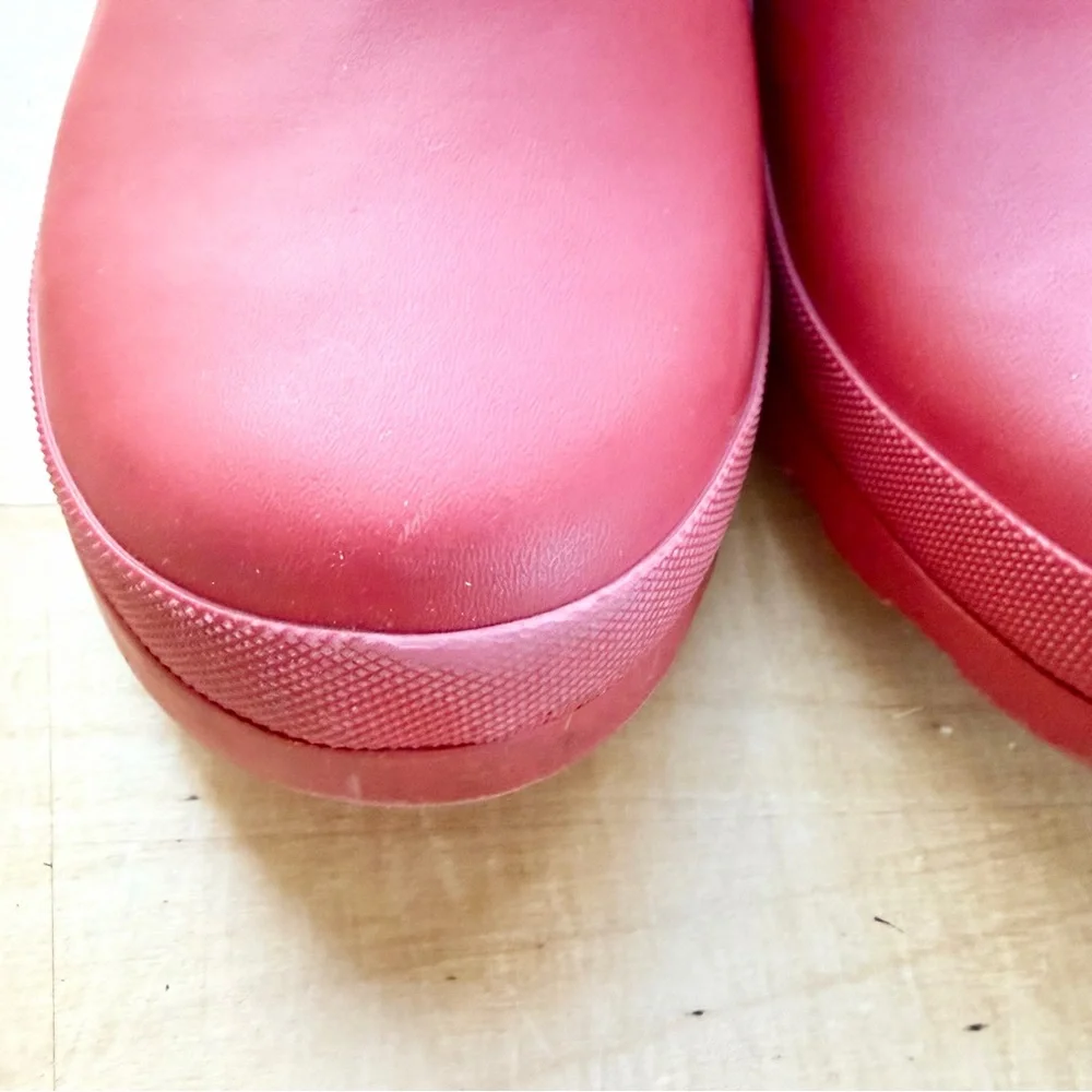 Chooka Size 8 Red Waterproof Short Chelsea Rain Boots Matte Festival